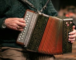 Enjoy a relaxed two-night stay in the Gaeltacht, designed for anybody who wants to use their Irish in a natural, social way.